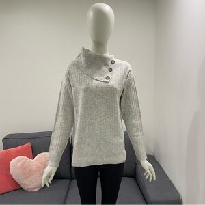 NWT GUILTY Lightweight Sweater Open Slit Collar Buttons Light Grey Size Medium